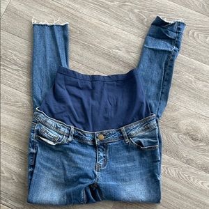 Maternity destroyed jeans